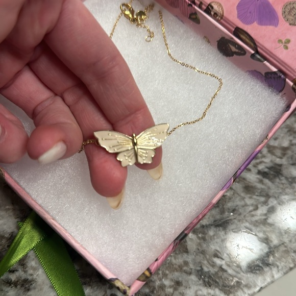 Jane win butterfly necklace - Picture 4 of 4